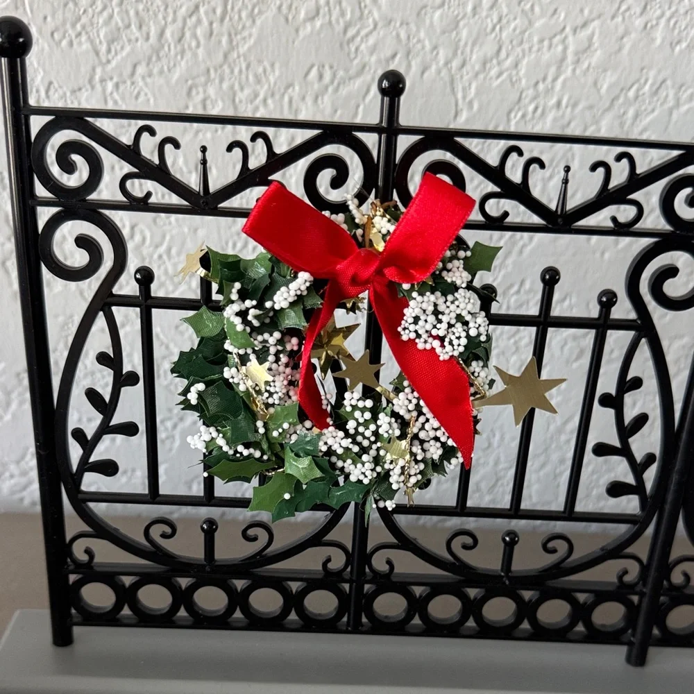 Traditions by Byers’ Choice Christmas Decorative Fence w/ Wreaths – NIB - Picture 3 of 7